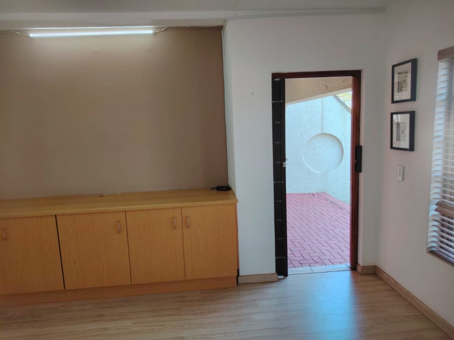 2 Bedroom Property for Sale in Greenhills Gauteng