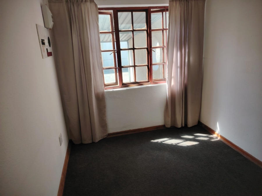 2 Bedroom Property for Sale in Greenhills Gauteng