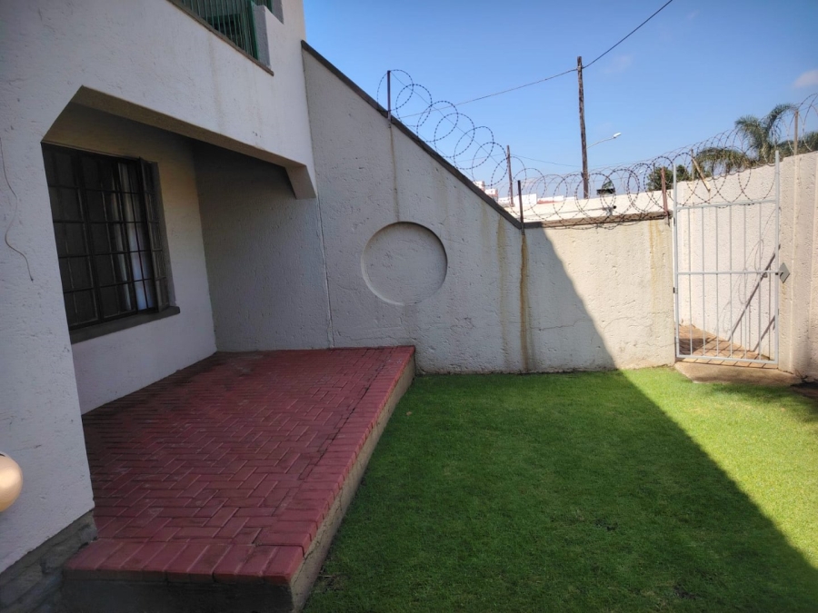 2 Bedroom Property for Sale in Greenhills Gauteng