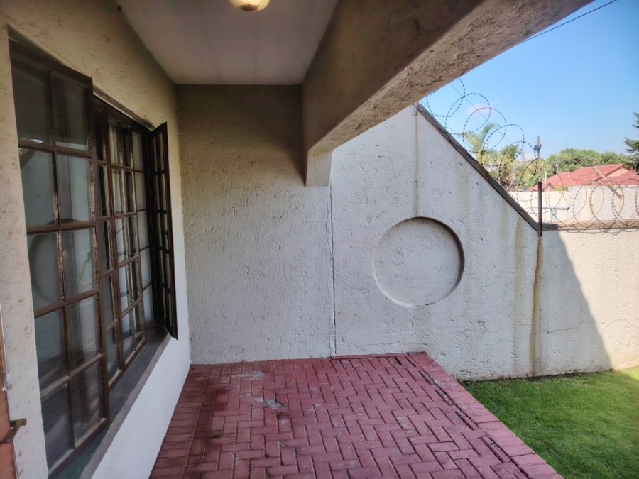 2 Bedroom Property for Sale in Greenhills Gauteng