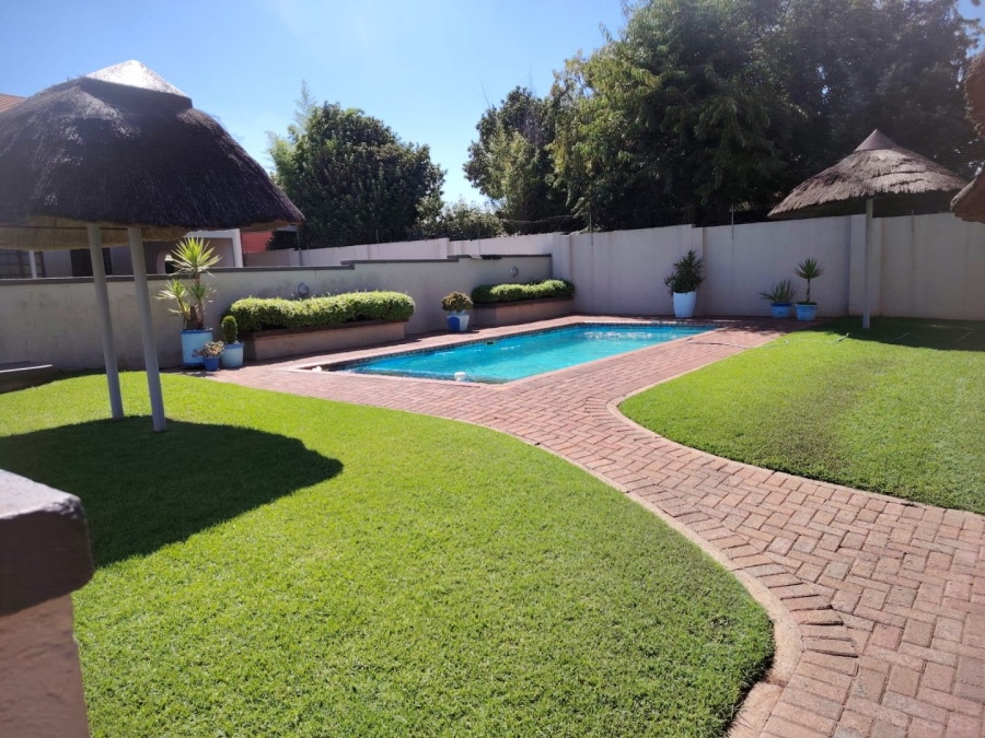2 Bedroom Property for Sale in Greenhills Gauteng