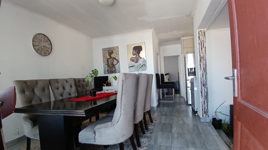 2 Bedroom Property for Sale in Mohlakeng Gauteng