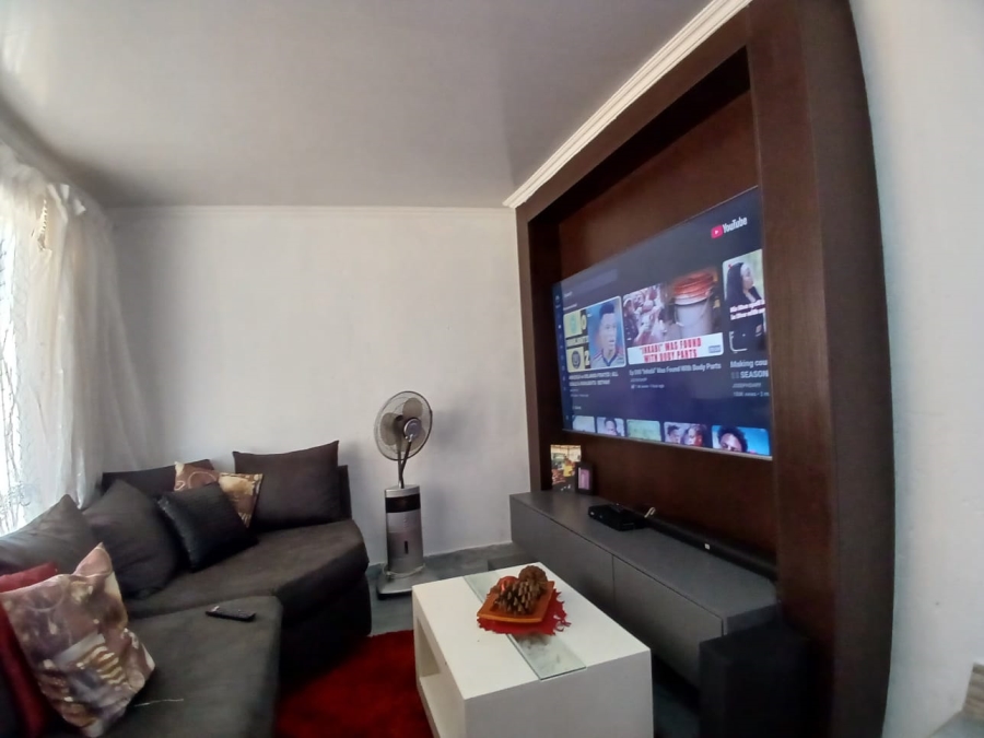 2 Bedroom Property for Sale in Mohlakeng Gauteng