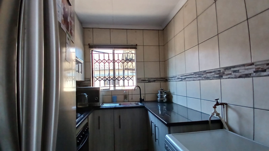 2 Bedroom Property for Sale in Mohlakeng Gauteng