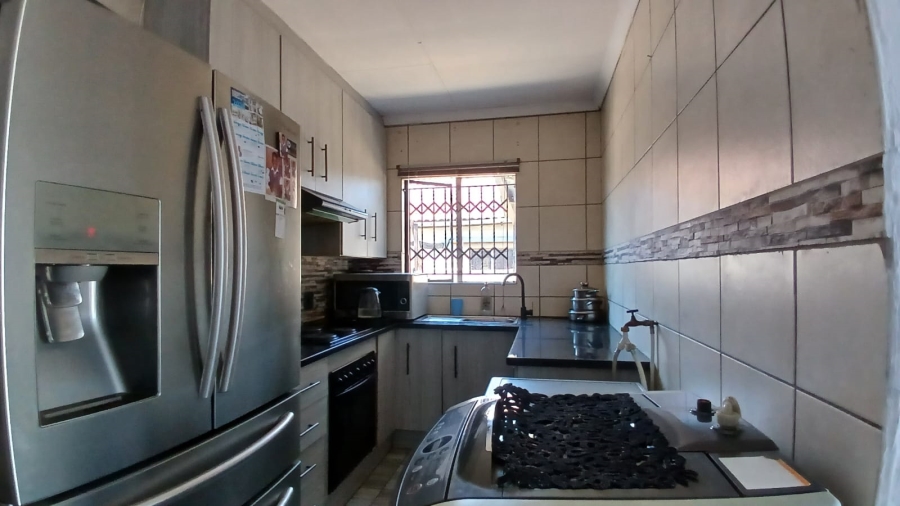 2 Bedroom Property for Sale in Mohlakeng Gauteng