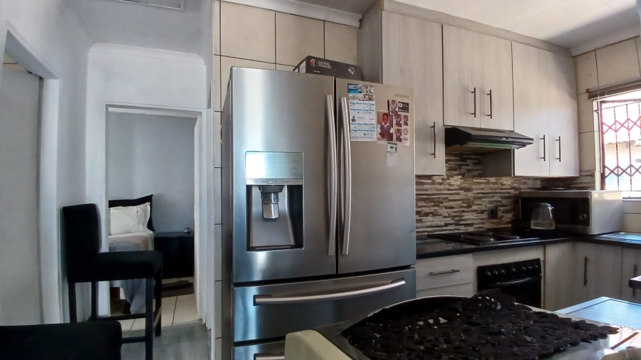 2 Bedroom Property for Sale in Mohlakeng Gauteng