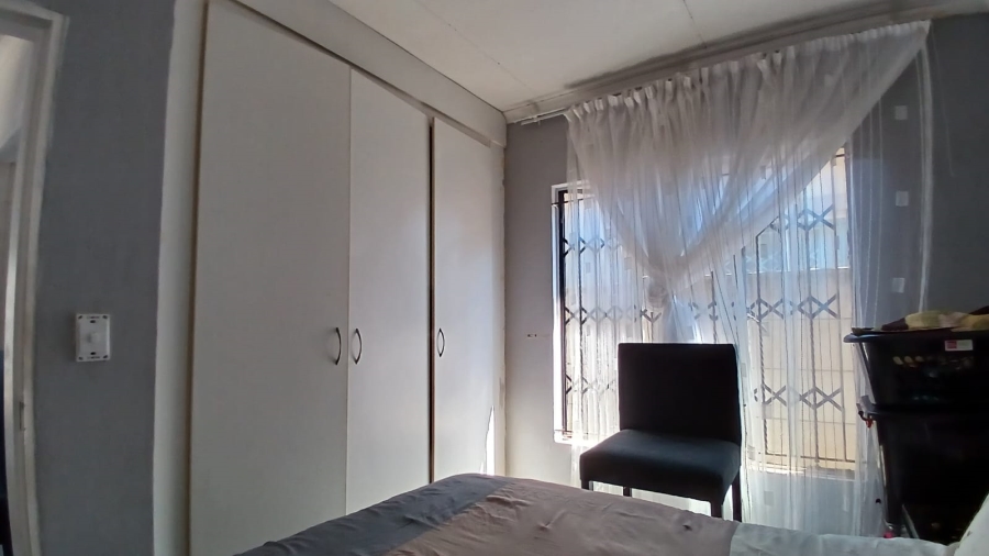 2 Bedroom Property for Sale in Mohlakeng Gauteng