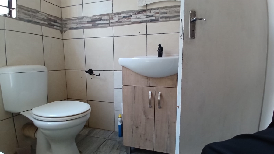 2 Bedroom Property for Sale in Mohlakeng Gauteng
