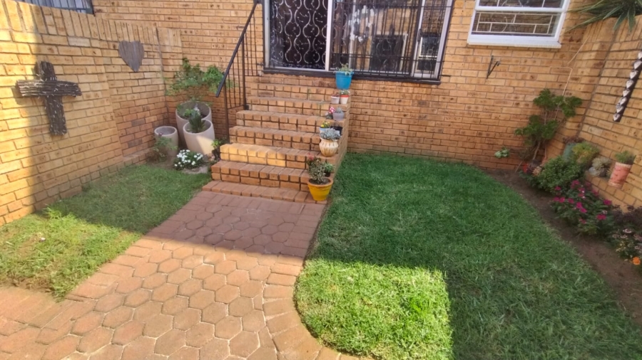 2 Bedroom Property for Sale in Rangeview Gauteng