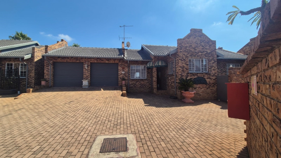 3 Bedroom Property for Sale in Noordheuwel Gauteng