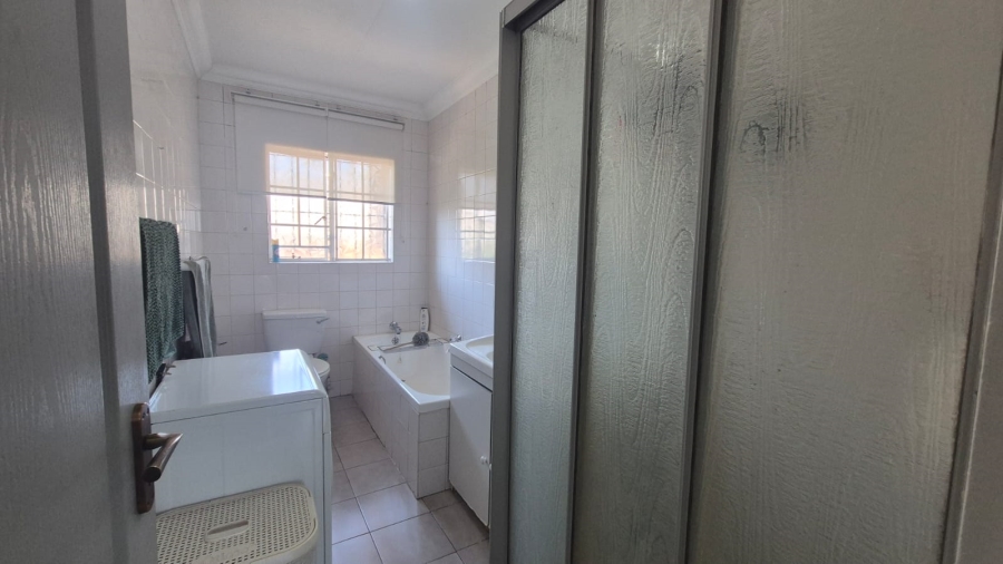 3 Bedroom Property for Sale in Noordheuwel Gauteng