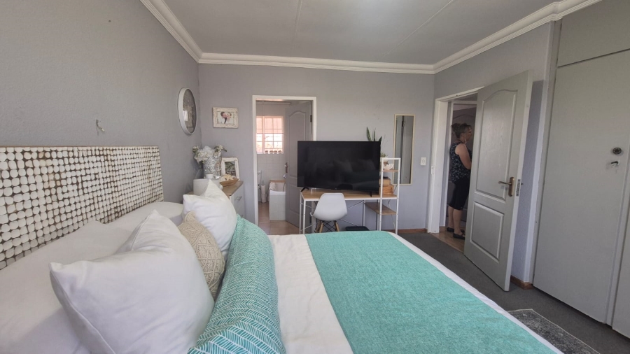 3 Bedroom Property for Sale in Noordheuwel Gauteng