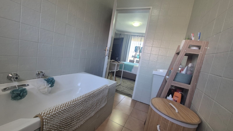 3 Bedroom Property for Sale in Noordheuwel Gauteng