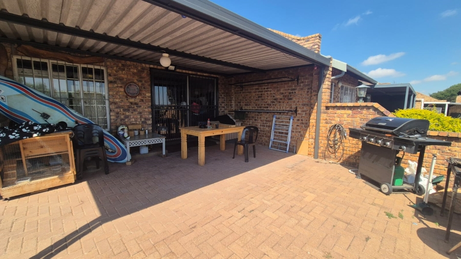 3 Bedroom Property for Sale in Noordheuwel Gauteng