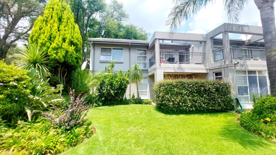 2 Bedroom Property for Sale in Constantia Kloof Gauteng