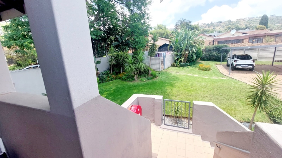 2 Bedroom Property for Sale in Constantia Kloof Gauteng