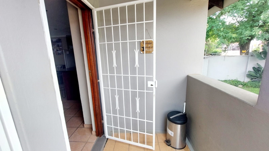 2 Bedroom Property for Sale in Constantia Kloof Gauteng