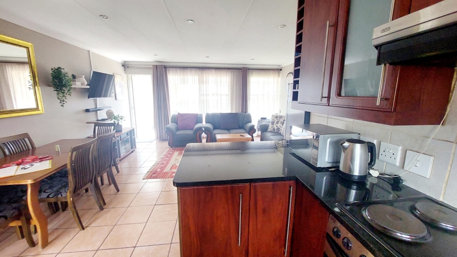 2 Bedroom Property for Sale in Constantia Kloof Gauteng