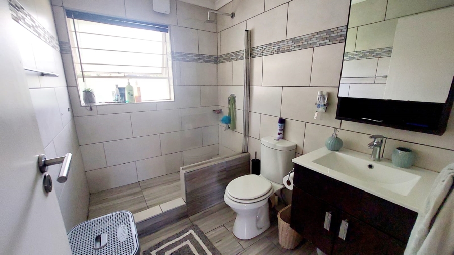 2 Bedroom Property for Sale in Constantia Kloof Gauteng