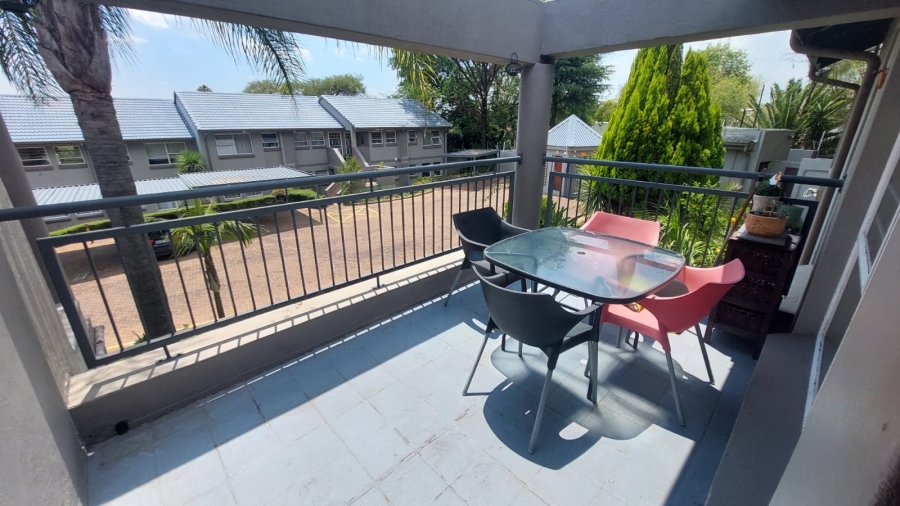 2 Bedroom Property for Sale in Constantia Kloof Gauteng