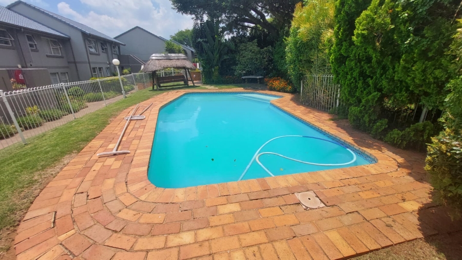 2 Bedroom Property for Sale in Constantia Kloof Gauteng