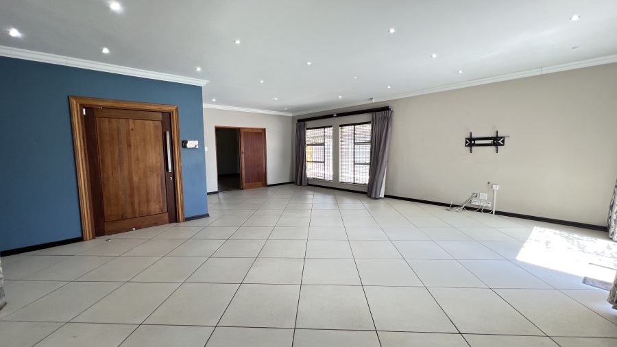 4 Bedroom Property for Sale in Helikonpark Gauteng