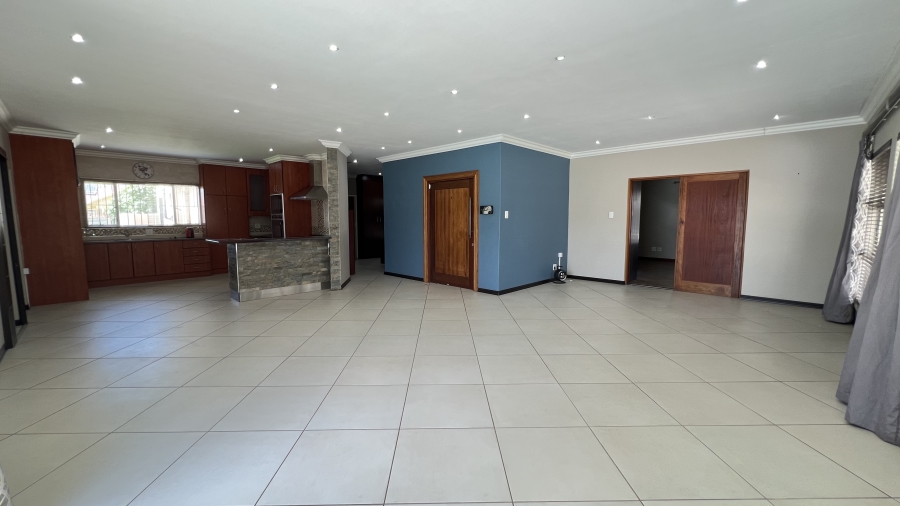 4 Bedroom Property for Sale in Helikonpark Gauteng