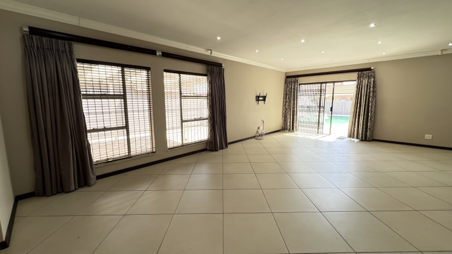 4 Bedroom Property for Sale in Helikonpark Gauteng