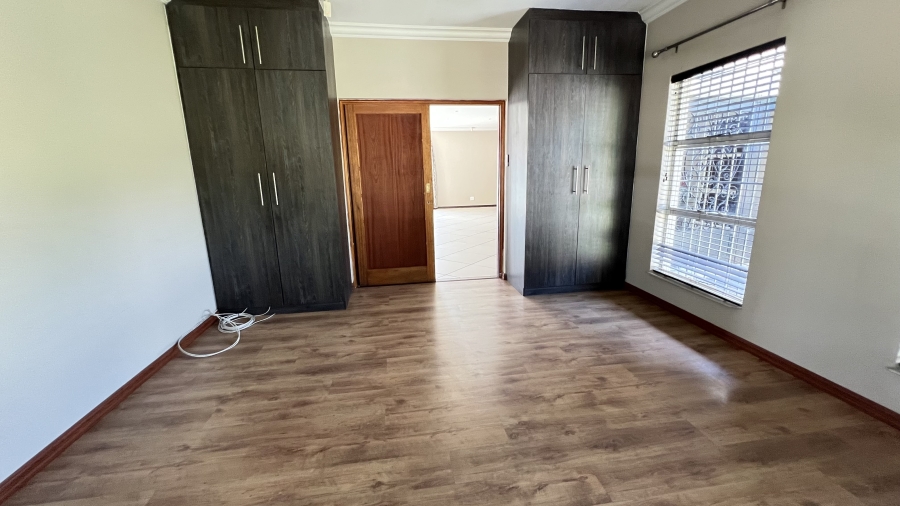 4 Bedroom Property for Sale in Helikonpark Gauteng