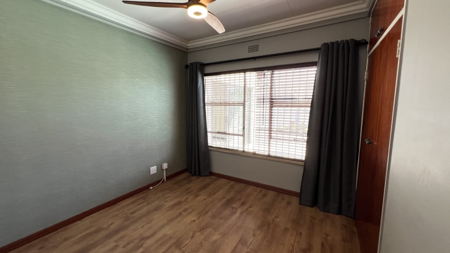 4 Bedroom Property for Sale in Helikonpark Gauteng