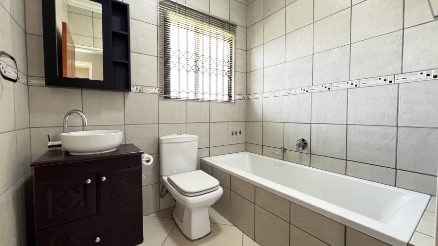 4 Bedroom Property for Sale in Helikonpark Gauteng