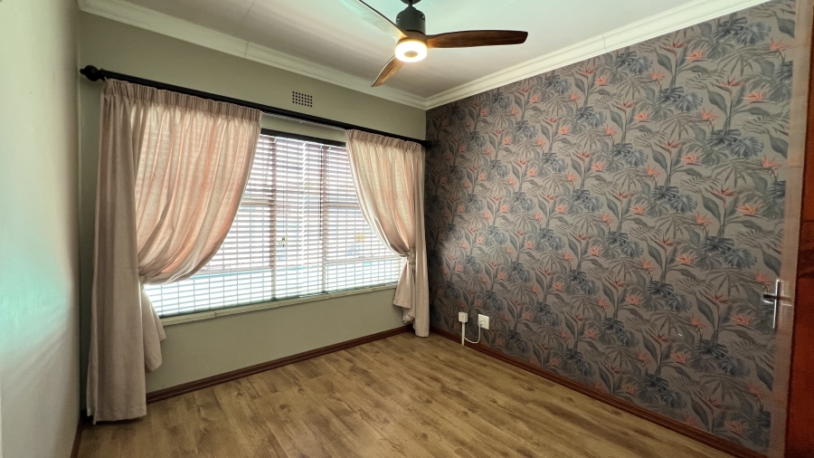 4 Bedroom Property for Sale in Helikonpark Gauteng