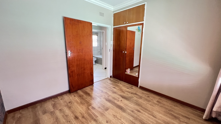 4 Bedroom Property for Sale in Helikonpark Gauteng