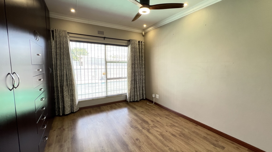 4 Bedroom Property for Sale in Helikonpark Gauteng