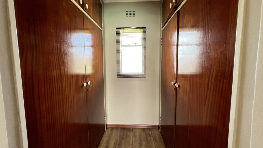 4 Bedroom Property for Sale in Helikonpark Gauteng