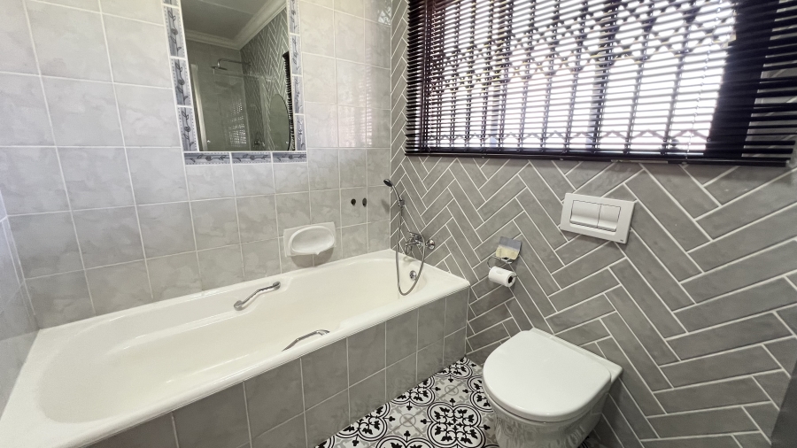 4 Bedroom Property for Sale in Helikonpark Gauteng