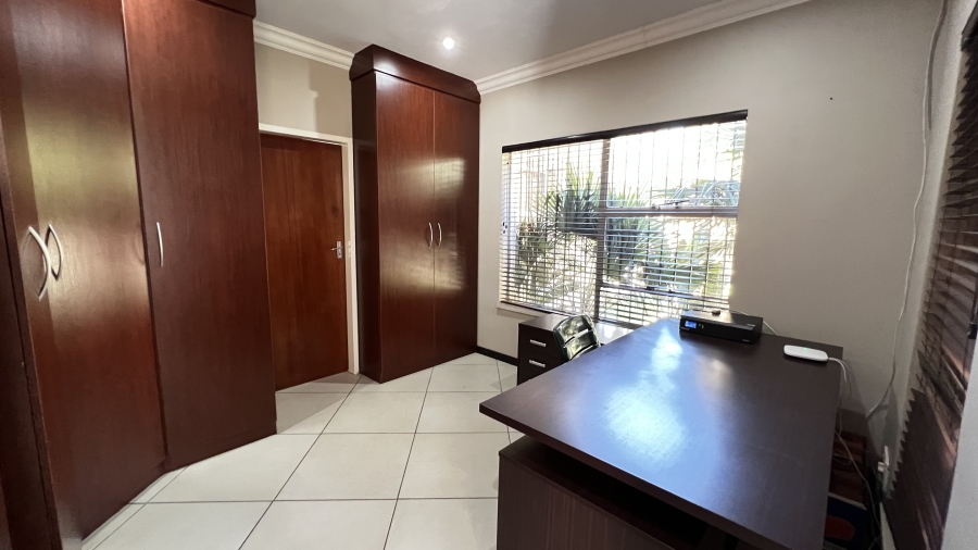 4 Bedroom Property for Sale in Helikonpark Gauteng