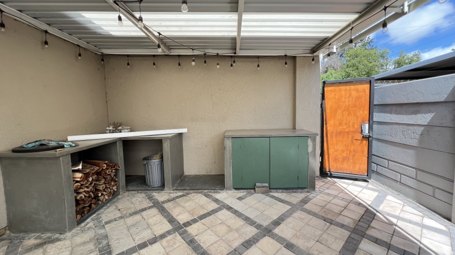 4 Bedroom Property for Sale in Helikonpark Gauteng