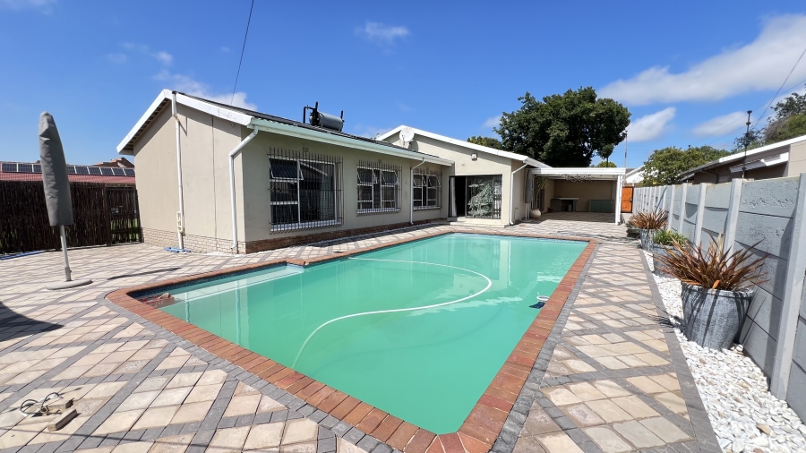 4 Bedroom Property for Sale in Helikonpark Gauteng