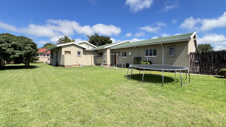 4 Bedroom Property for Sale in Helikonpark Gauteng