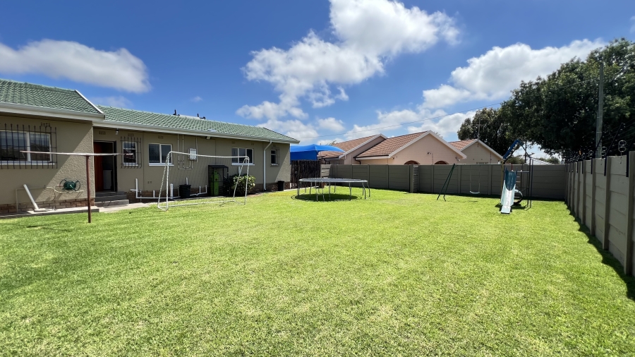 4 Bedroom Property for Sale in Helikonpark Gauteng