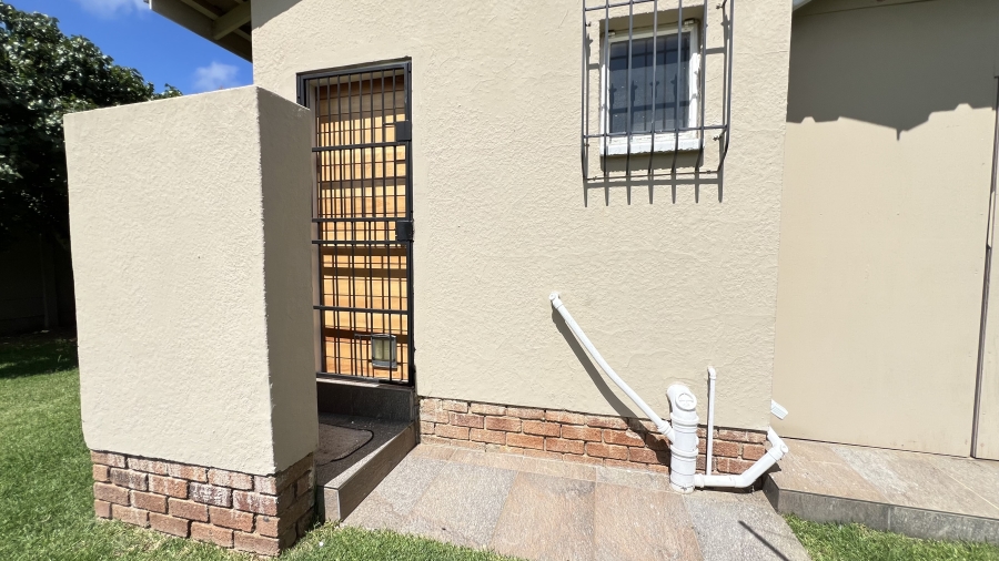 4 Bedroom Property for Sale in Helikonpark Gauteng