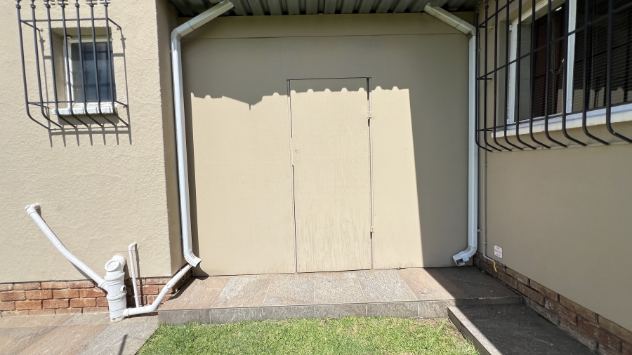 4 Bedroom Property for Sale in Helikonpark Gauteng