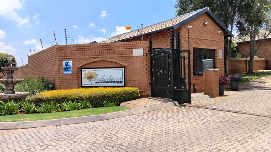 2 Bedroom Property for Sale in Noordheuwel Gauteng