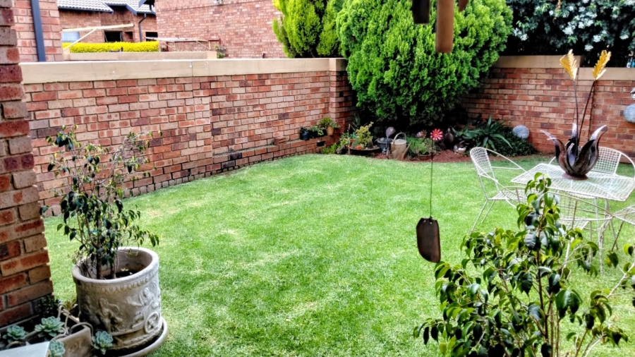 2 Bedroom Property for Sale in Noordheuwel Gauteng