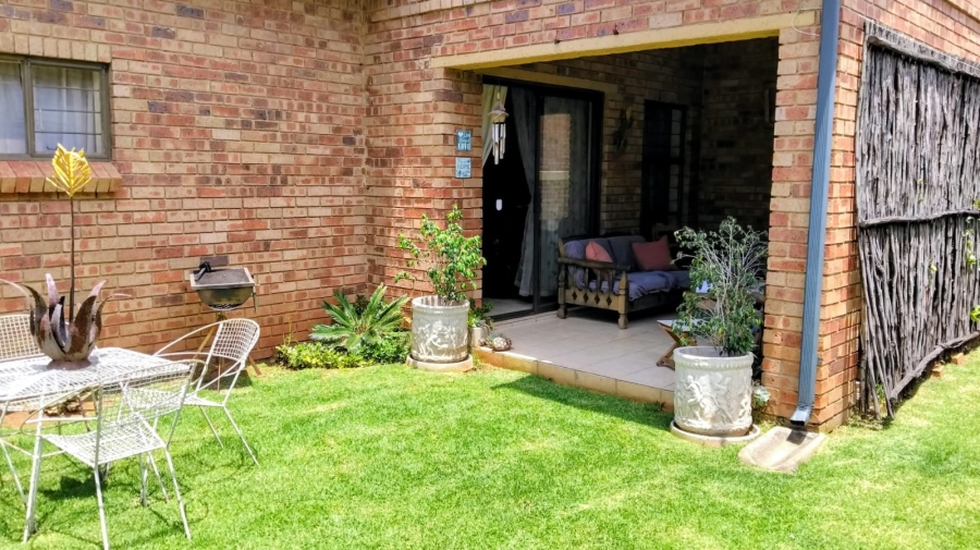 2 Bedroom Property for Sale in Noordheuwel Gauteng