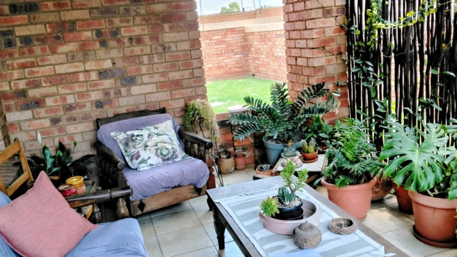 2 Bedroom Property for Sale in Noordheuwel Gauteng