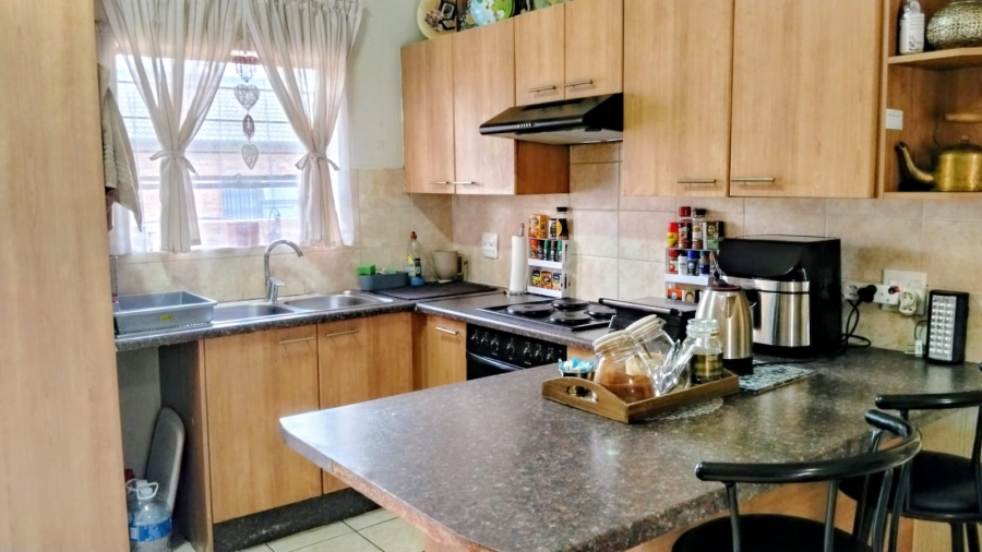 2 Bedroom Property for Sale in Noordheuwel Gauteng