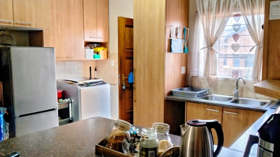 2 Bedroom Property for Sale in Noordheuwel Gauteng