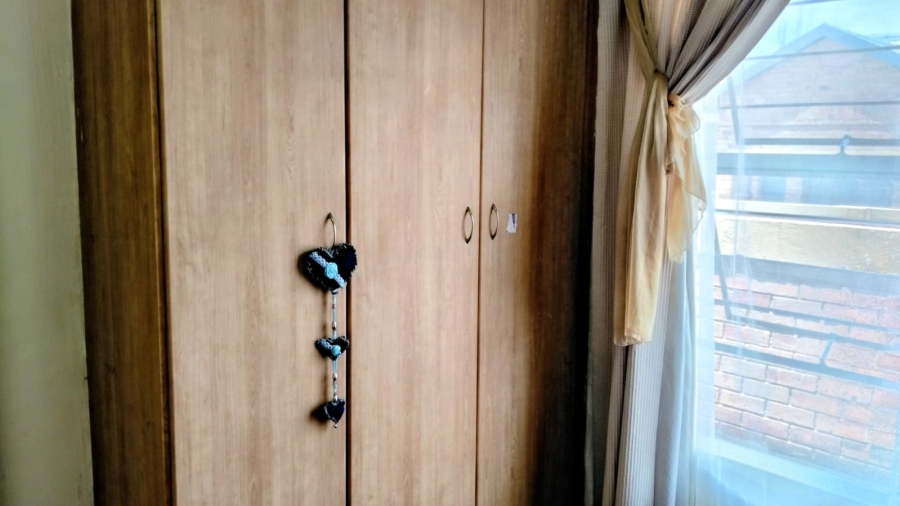 2 Bedroom Property for Sale in Noordheuwel Gauteng